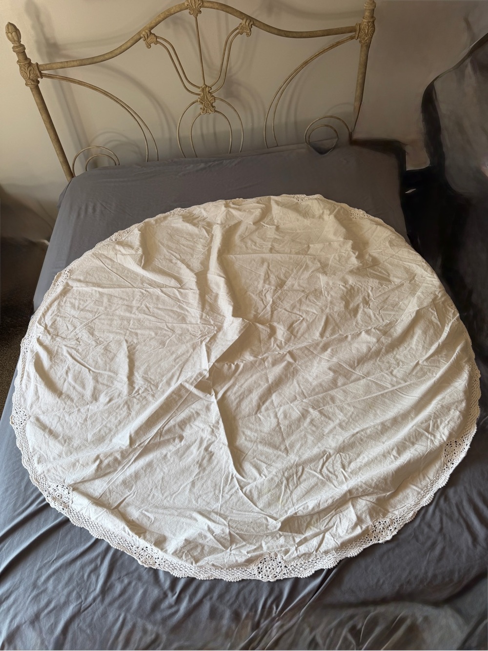 Vintage Off-White Round Tablecloth Crochet Lace Trim Edge ~60" Cottagecore